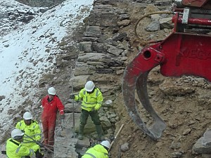 2016: Resturering mur Vindhella i lag med Sherparar frå Stibyggjaren AS